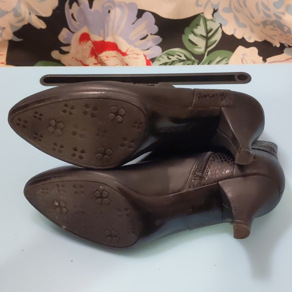Faux Leather Ankle boot heels - Picture 5 of 7